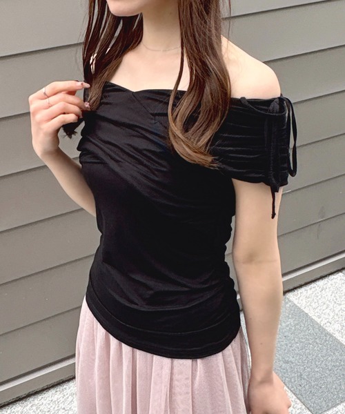 SOELA(ソエラ)の「ギャザークロスオフショルトップス(Tシャツ/カットソー・レディース・ブラック/ピンク/オフホワイト・FREE)」の5枚目の写真