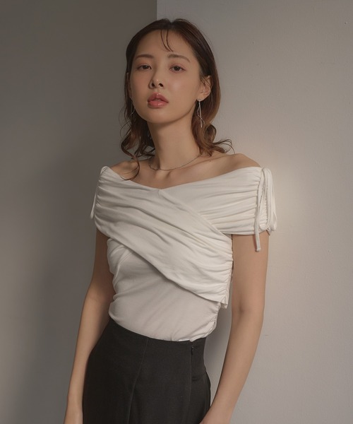 SOELA(ソエラ)の「ギャザークロスオフショルトップス(Tシャツ/カットソー・レディース・ブラック/ピンク/オフホワイト・FREE)」の15枚目の写真