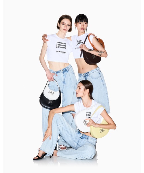 ARMANI EXCHANGE（アルマーニエクスチェンジ）の「【A|X アルマーニ エクスチェンジ】メッセージデザイン 半袖クルーネックTシャツ/SUPER CROPPED（Tシャツ/カットソー・レディース・ブラック/ホワイト・X-SMALL/SMALL/MEDIUM/LARGE）」の7枚目の写真