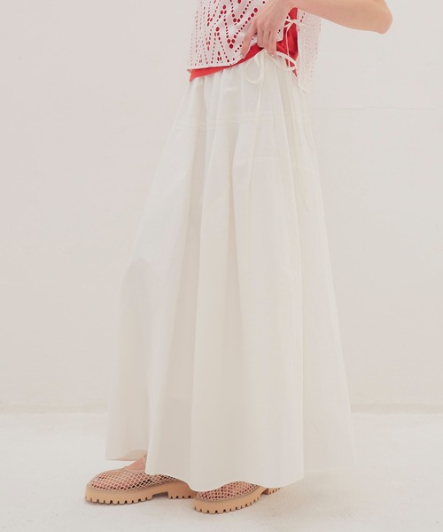 DRESSLAVE(ドレスレイブ)の「irregular curve line gather long skirt(イレギュラーカーブラインギャザーロングスカート)(スカート・レディース・ホワイト/グリーン・38)」の4枚目の写真