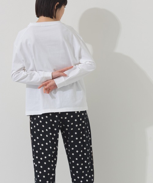 OMNES(オムネス)の「ロゴプリント長袖Tシャツ EASTVILLAGE(Tシャツ/カットソー・レディース・ピンク/ライトグレー/ネイビー/ホワイト・MEDIUM/X-LARGE/LARGE)」の6枚目の写真