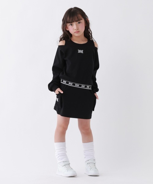 10C REPIPI(ジューシーレピピ)の「【10C REPIPI】HEMロゴオフショルスウェット(スウェット・キッズ・ブラック/サックスブルー/グレー・130cm/140cm/110cm/120cm)」の4枚目の写真