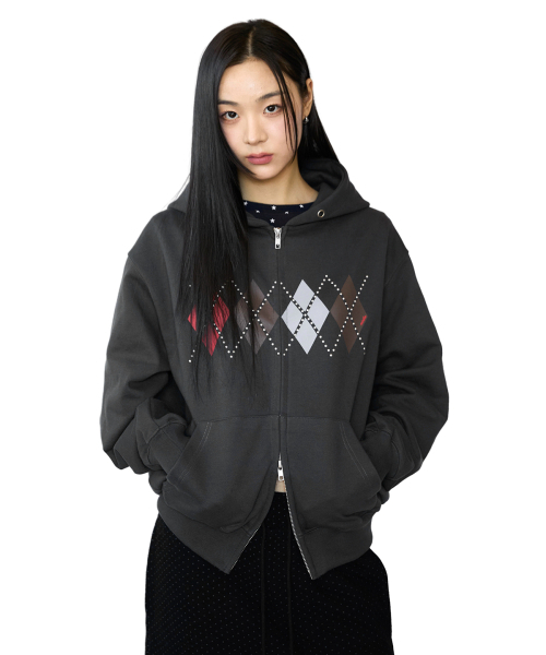 MIM the wardrobe（ミームザワードローブ）の「ホットフィックスアーガイルフードジップアップ_チャコール（パーカー・レディース・その他・SMALL/LARGE）」の3枚目の写真