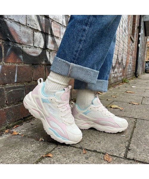 FILA(フィラ)の「RAY TRACER(スニーカー・レディース・ホワイト×ピンク・23.0cm/26.5cm/26.0cm/25.5cm/25.0cm/24.5cm/24.0cm/23.5cm/29.0cm/28.0cm/27.5cm/27.0cm)」の1枚目の写真