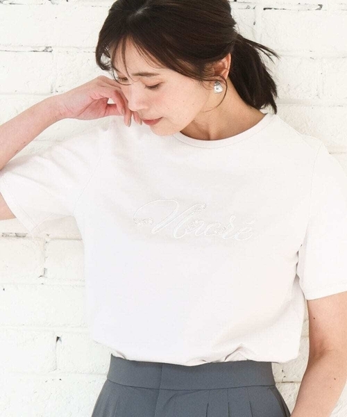 MK MICHEL KLEIN（エムケーミッシェルクラン）の「ビーズ刺繍ロゴTシャツ/洗える（Tシャツ/カットソー・レディース・ホワイト/ベージュ・38）」の2枚目の写真