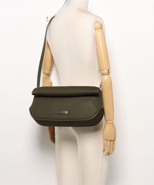 ADD CULUMN(アドカラム)の「【ADD CULUMN/アドカラム】メッシュショルダーバッグ ROLLA OBLONG M MESH(ショルダーバッグ・レディース・ブラック/カーキ・FREE)」の6枚目の写真