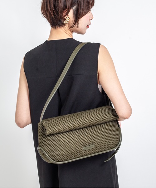 ADD CULUMN(アドカラム)の「【ADD CULUMN/アドカラム】メッシュショルダーバッグ ROLLA OBLONG M MESH(ショルダーバッグ・レディース・ブラック/カーキ・FREE)」の2枚目の写真