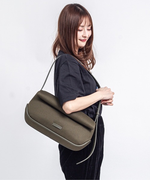 ADD CULUMN(アドカラム)の「【ADD CULUMN/アドカラム】メッシュショルダーバッグ ROLLA OBLONG M MESH(ショルダーバッグ・レディース・ブラック/カーキ・FREE)」の12枚目の写真