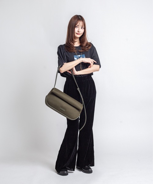 ADD CULUMN(アドカラム)の「【ADD CULUMN/アドカラム】メッシュショルダーバッグ ROLLA OBLONG M MESH(ショルダーバッグ・レディース・ブラック/カーキ・FREE)」の16枚目の写真