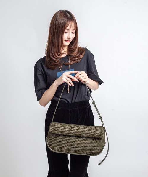 ADD CULUMN(アドカラム)の「【ADD CULUMN/アドカラム】メッシュショルダーバッグ ROLLA OBLONG M MESH(ショルダーバッグ・レディース・ブラック/カーキ・FREE)」の13枚目の写真