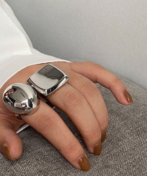 Vipoa(ヴィポア)の「Square & Round Metal Rings(リング・レディース・シルバー・FREE)」の2枚目の写真