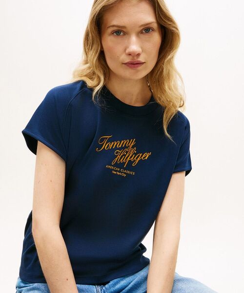 TOMMY HILFIGER(トミーヒルフィガー)の「シーズナルスクリプトキャップスリーブTシャツ(Tシャツ/カットソー・レディース・オフホワイト/マルチ・X-SMALL/SMALL/MEDIUM/LARGE)」の3枚目の写真