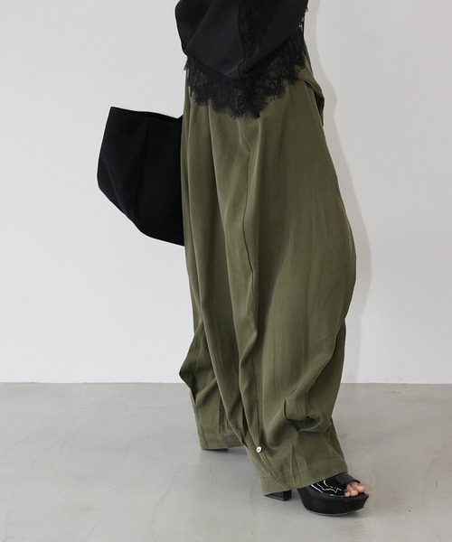 chuclla(チュクラ)の「アレンジドレープワイドパンツ chw26s169(その他パンツ・レディース・アイボリー/カーキ・L/M/S)」の17枚目の写真