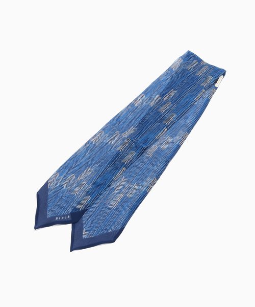 EDIFICE（エディフィス）の「BLECK（ブレック） Herringbone Chiffon Scarf（バンダナ/スカーフ・メンズ・ベージュ/ネイビー・FREE）」の2枚目の写真