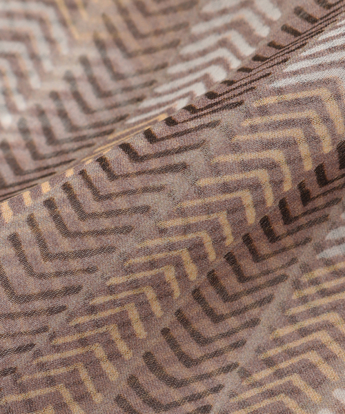 EDIFICE（エディフィス）の「BLECK（ブレック） Herringbone Chiffon Scarf（バンダナ/スカーフ・メンズ・ベージュ/ネイビー・FREE）」の4枚目の写真