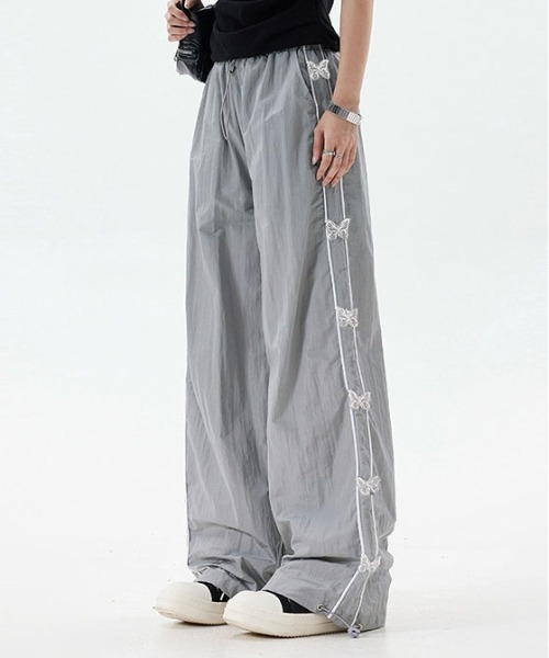 &soiree(アンドソワレ)の「サイドバタフライラインナイロンパンツ(その他パンツ・レディース・グレー/ピンク・SMALL/MEDIUM/LARGE/X-LARGE)」の5枚目の写真