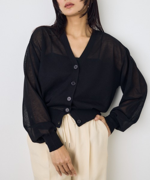 AZUL by moussy(アズールバイマウジー)の「シアーニットカーディガン(カーディガン/ボレロ・レディース・オフホワイト/ブラック/ネイビー/ベージュ/ライム・MEDIUM/SMALL)」の2枚目の写真