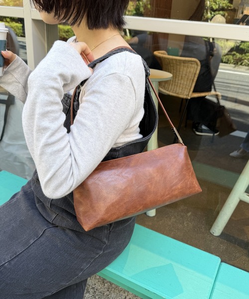 EFOLE(エフォル)の「Soft wide shoulderbag/ソフトワイドショルダーバッグ(ショルダーバッグ・レディース・ブラウン/ブラック・FREE)」の2枚目の写真