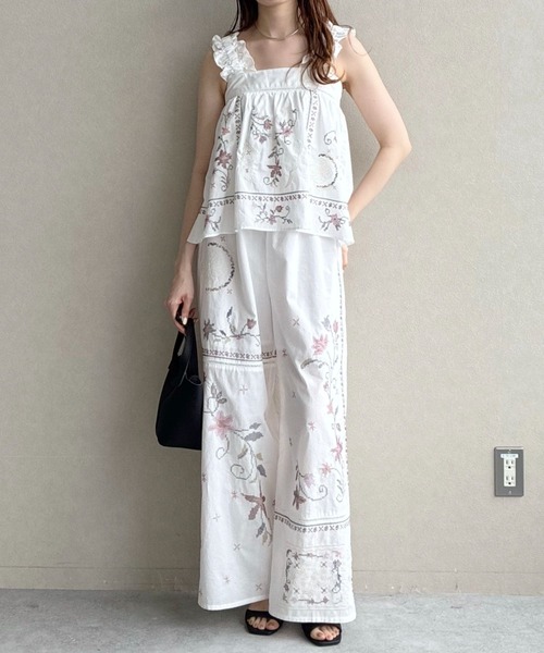 mysty woman(ミスティウーマン)の「レトロ花刺繍イージーパンツ 679001(その他パンツ・レディース・ブラック/オフホワイト・FREE)」の9枚目の写真