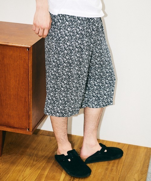 TOWNCRAFT(タウンクラフト)の「TOWNCRAFT / タウンクラフト PRINTED BAGGY SHORT 総柄 イージー バギーショーツ(その他パンツ・メンズ・その他1/その他2/その他3/ブラック・SMALL/MEDIUM/LARGE)」の1枚目の写真