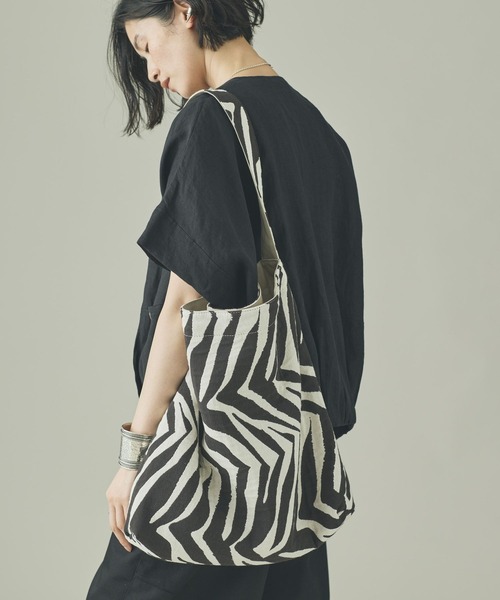【極美品　洗える】カレンソロジー ストレッチ　プルオーバー　2WAY ストレッチ Curensology(カレンソロジー)/＜CSG＞ゼブラバッグ（ショルダー