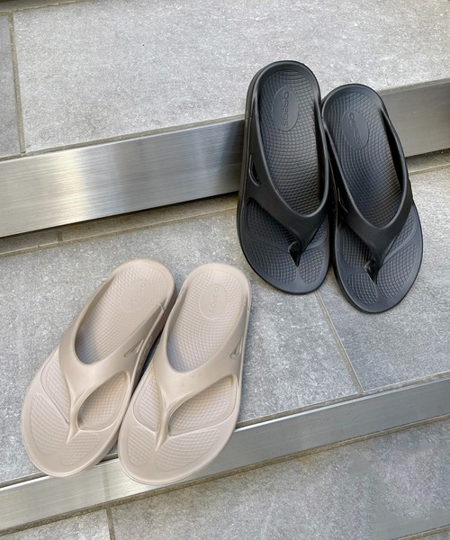 Spick & Span(スピックアンドスパン)の「《追加》OOFOS/ウーフォス OOriginal(サンダル・レディース・ブラック/グレー・25cm/24cm/23cm)」の3枚目の写真
