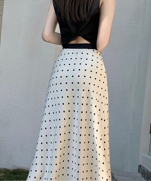CHUL(チュル)の「サテンドットハイウエストロングスカート(スカート・レディース・ブラック/ホワイト・SMALL/MEDIUM/LARGE/X-LARGE)」の3枚目の写真
