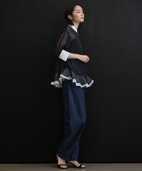 ADORE(アドーア)の「◆ハイブリッドデニムパンツ(デニムパンツ・レディース・ネイビー/ベージュ・36/38)」の5枚目の写真