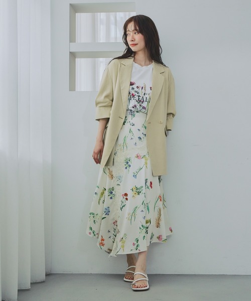 mysty woman(ミスティウーマン)の「ボタニカルプリントイレヘムスカート 826873(スカート・レディース・オフホワイト/ブラック・FREE)」の4枚目の写真