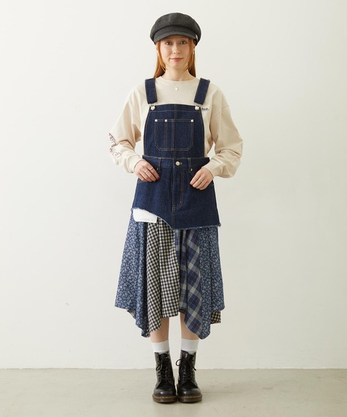 MILKFED.（ミルクフェド）の「PATCHWORK OVERALL SKIRT（ジャンパースカート・レディース・ライトインディゴブルー/ダークインディゴブルー/インディゴブルー・ONE SIZE）」の4枚目の写真