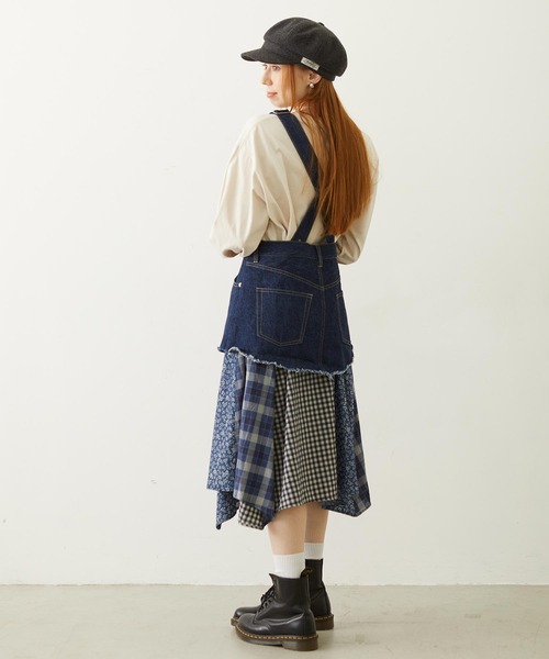 MILKFED.（ミルクフェド）の「PATCHWORK OVERALL SKIRT（ジャンパースカート・レディース・ライトインディゴブルー/ダークインディゴブルー/インディゴブルー・ONE SIZE）」の8枚目の写真