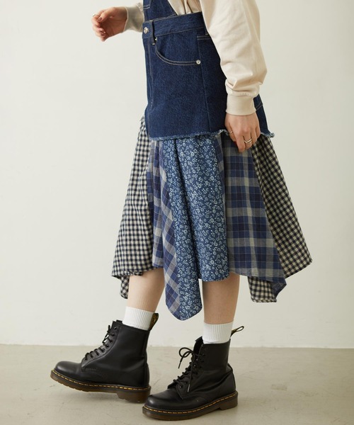 MILKFED.（ミルクフェド）の「PATCHWORK OVERALL SKIRT（ジャンパースカート・レディース・ライトインディゴブルー/ダークインディゴブルー/インディゴブルー・ONE SIZE）」の12枚目の写真