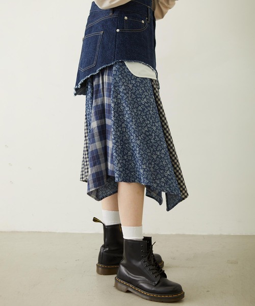 MILKFED.（ミルクフェド）の「PATCHWORK OVERALL SKIRT（ジャンパースカート・レディース・ライトインディゴブルー/ダークインディゴブルー/インディゴブルー・ONE SIZE）」の14枚目の写真