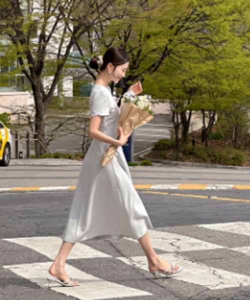 Aelina（エリナ）の「クルーネック通勤ウエスト絞りワンピース（ワンピース・レディース・ブラック/ライトブルー/ピンク・FREE）」の4枚目の写真