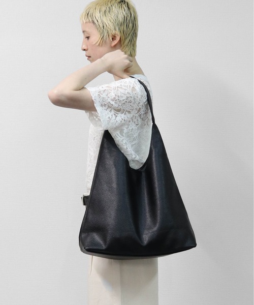 THE CELL.(ザセルドット)の「アーバンミニマルトートBAGミニポーチ付 URBAN MINIMAL TOTE BAG WITH MINI POUCH(トートバッグ・レディース・ブラック・FREE)」の4枚目の写真