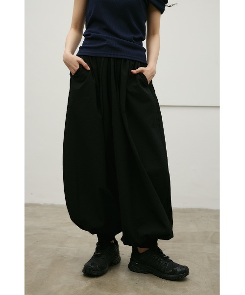STYLEMIXER(スタイルミキサー)の「サッカーギャザーバルーンパンツ(その他パンツ・レディース・ブルー系その他/ブラック/ホワイト・SMALL/MEDIUM)」の3枚目の写真