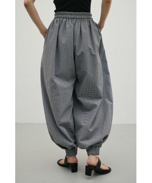 STYLEMIXER(スタイルミキサー)の「サッカーギャザーバルーンパンツ(その他パンツ・レディース・ブルー系その他/ブラック/ホワイト・SMALL/MEDIUM)」の13枚目の写真