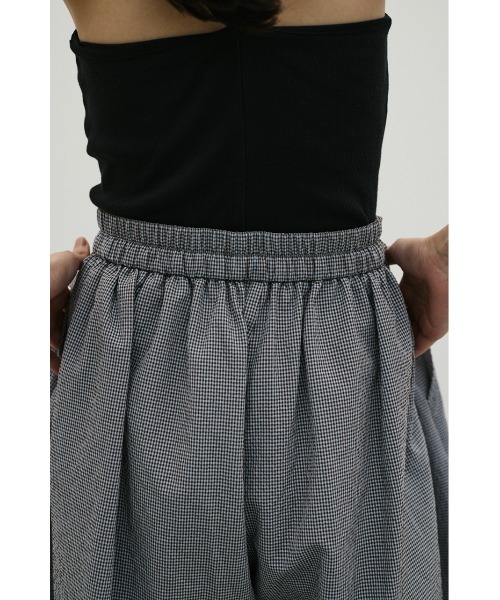 STYLEMIXER(スタイルミキサー)の「サッカーギャザーバルーンパンツ(その他パンツ・レディース・ブルー系その他/ブラック/ホワイト・SMALL/MEDIUM)」の7枚目の写真