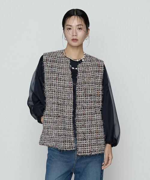 K.T KIYOKO TAKASE(キヨコタカセ)の「ファンシーツイード キーネックカラージレ(ベスト・レディース・ピンク系その他・9号)」の1枚目の写真