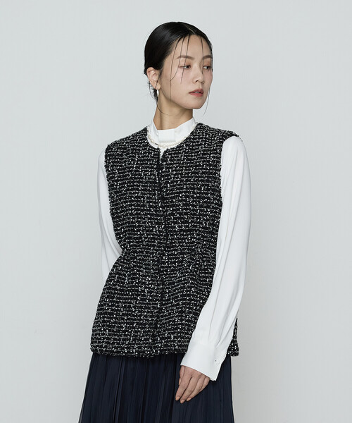 K.T KIYOKO TAKASE(キヨコタカセ)の「ファンシーツイード キーネックカラージレ(ベスト・レディース・ピンク系その他・9号)」の3枚目の写真