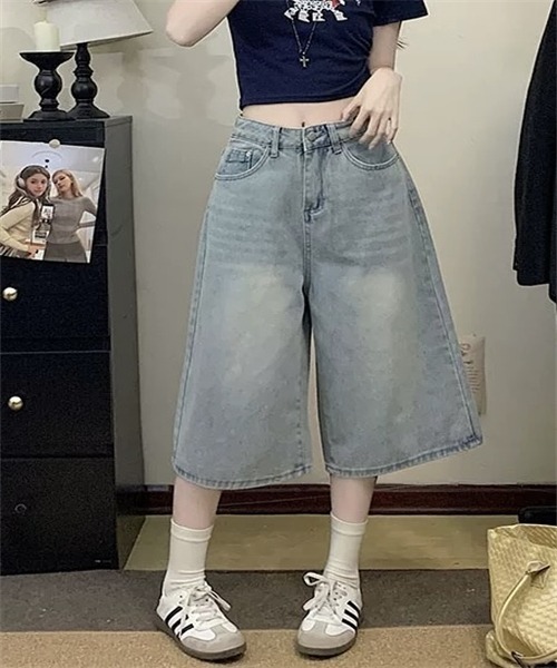 Dream garden(ドリームガーデン)の「ヴィンテージライク オーバーダイ 7分丈デニムパンツ(デニムパンツ・レディース・ライトブルー・S/L/XL/XS/M)」の1枚目の写真