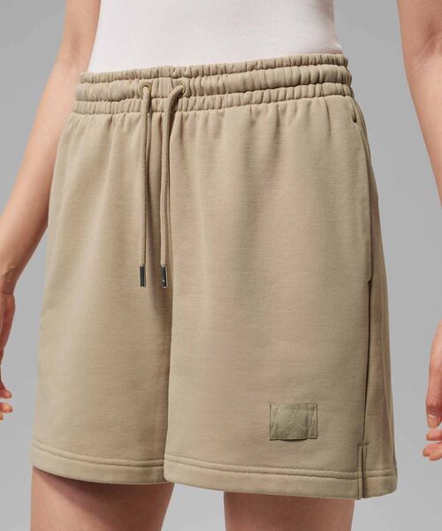 JORDAN BRAND（ジョーダンブランド）の「ジョーダン フライト フリース ウィメンズショートパンツ / Jordan Flight Fleece Women's Shorts IF1155-247 Khaki（その他パンツ・レディース・カーキ・L/XL/XS/S/M）」の2枚目の写真
