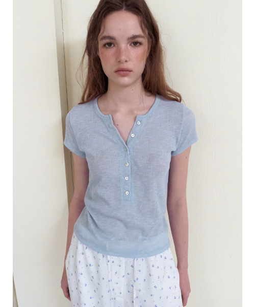 ETMON(エトモン)の「Half Open Button T-Shirt, Sky Blue(Tシャツ/カットソー・レディース・その他・F)」の3枚目の写真