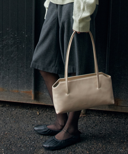 OVHEE（オヴェイ）の「ルアショルダーバッグ Rua Shoulder Bag（ショルダーバッグ・レディース・ブラック/ベージュ系・FREE）」の18枚目の写真
