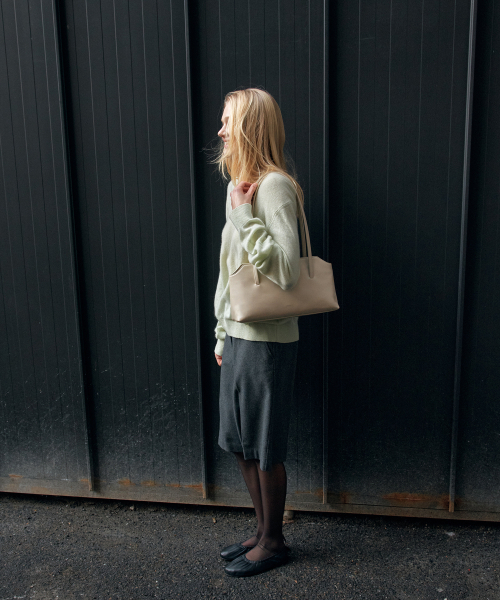 OVHEE（オヴェイ）の「ルアショルダーバッグ Rua Shoulder Bag（ショルダーバッグ・レディース・ブラック/ベージュ系・FREE）」の20枚目の写真