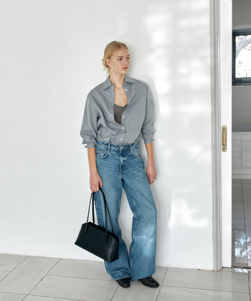 OVHEE（オヴェイ）の「ルアショルダーバッグ Rua Shoulder Bag（ショルダーバッグ・レディース・ブラック/ベージュ系・FREE）」の4枚目の写真