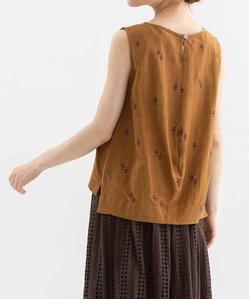 nop de nod(ノップドゥノッド)の「Pommeリネンレーヨン花刺繍ノースリーブ(シャツ/ブラウス・レディース・ブラック/キャメル/ダークブルー・M)」の20枚目の写真