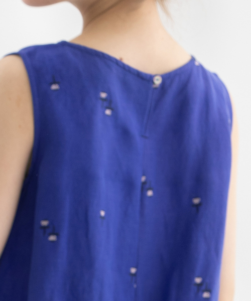 nop de nod(ノップドゥノッド)の「Pommeリネンレーヨン花刺繍ノースリーブ(シャツ/ブラウス・レディース・ブラック/キャメル/ダークブルー・M)」の18枚目の写真