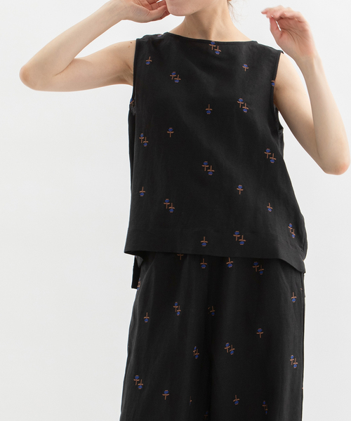 nop de nod(ノップドゥノッド)の「Pommeリネンレーヨン花刺繍ノースリーブ(シャツ/ブラウス・レディース・ブラック/キャメル/ダークブルー・M)」の9枚目の写真
