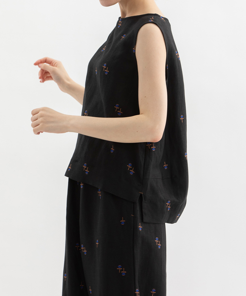 nop de nod(ノップドゥノッド)の「Pommeリネンレーヨン花刺繍ノースリーブ(シャツ/ブラウス・レディース・ブラック/キャメル/ダークブルー・M)」の10枚目の写真